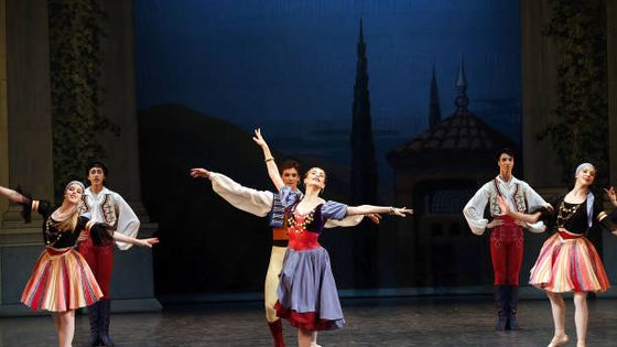 Des étudiants de l'Opéra de Paris interprètent "Les Deux Pigeons" hommage à la danseuse Yvette Chauvire à l'Opéra Garnier le 22 avril 2017 à Paris, France. ©Getty - Photo by Bertrand Rindoff Petroff / Getty Images