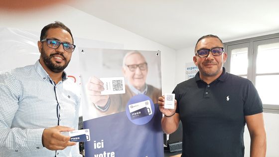 Adil Mouttaqui (à gauche) et Rachid Neggaz, créateurs de QR19 ©Radio France - Lionel Thompson