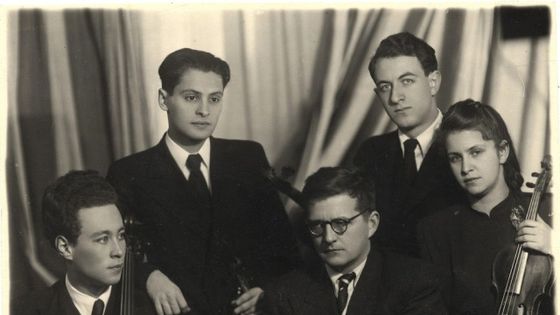 Valentin Berlinsky (violoncelle), Rostislav Dubinsky (violon), Shostakovich, Rudolf Barshai (alto), Nina Barshai (violon) - fin 1940 - Russian National Museum of Music