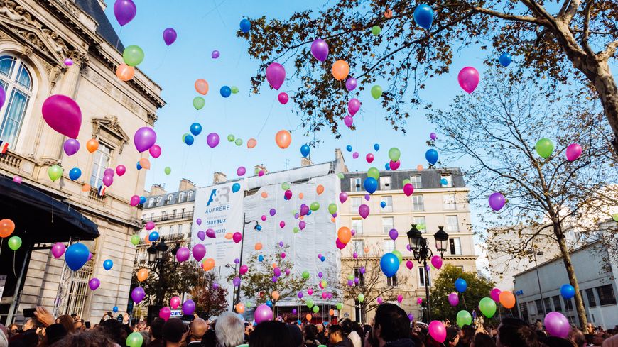 13 novembre 2018 : cérémonie non officielle organisée comme chaque année par l'association Life for Paris devant la mairie du 11e arrondissement de Paris. Cérémonie clôturée par un lâcher de 130 ballons en hommage aux 130 disparus.