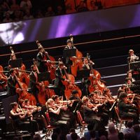 Daniel Barenboim dirige aux le West-Eastern Divan Orchestra aux BBC Proms au Royal Albert Hall à Londres le 24 juillet 2012