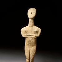 Statuette féminine, Groupe de Syros 2700-2300 av J.-C. - Cycladique ancien II (2800-2300 av J.-C.) Paris, musée du Louvre