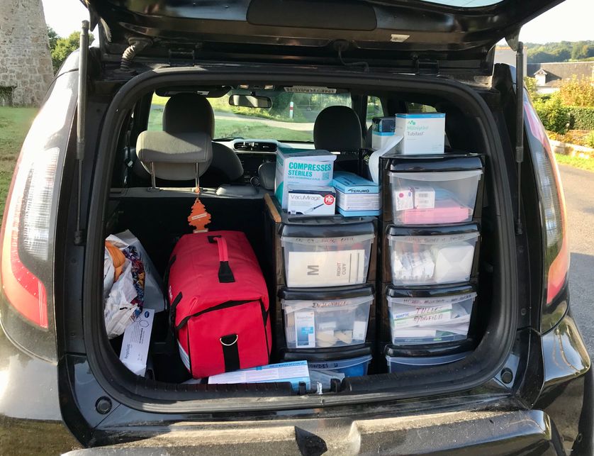 Le véhicule d'Alexandre, infirmier libéral, contraint d'être très équipé à chacune de ses tournées.