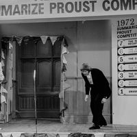 Terry Jones et Graham Chapman dans le sketch "The All-England Summarize Proust Competition" sur la BBC -1972
