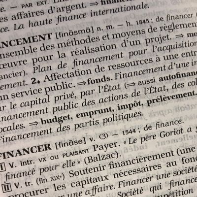 Définitions du terme "financement" dans le dictionnaire, le Robert