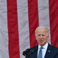 Le Président états-unien Joe Biden lors d'une cérémonie commémorative des Anciens Combattants au cimetière national d’Arlington en Virginie le 11 novembre 2021.