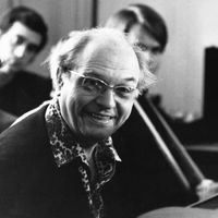 Extrait du film 'Olivier Messiaen et les oiseaux' montrant le compositeur au conservatoire en1973.