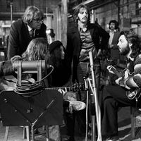 John Lennon, Mal Evans, Yoko Ono, Ringo Starr et Paul McCartney au Twickenham Film Studios, le13 janvier 1969. Photo : Ethan A.Russell/Apple Corps Ltd