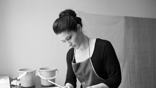 Claire Chesnier : « Il y a toujours de la couleur dans le noir »