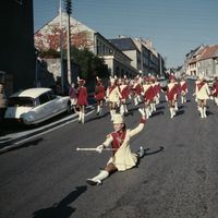 Défilé de majorettes à Montceau-les-Mines