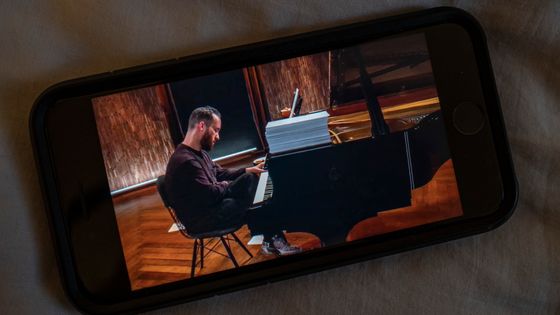 Une pétition en ligne demande à la direction du CNSM de pas à avoir recours à la vidéo pour les épreuves d'entrée du Conservatoire parisien ©AFP - JOHN MACDOUGAL