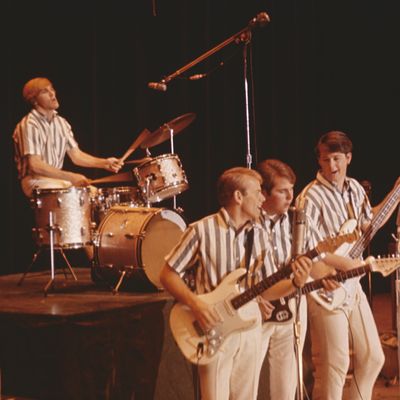 The Beach Boys sur scène vers 1964 en Californie.