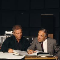 Le chef d'orchestre et pianiste Daniel Barenboim avec le compositeur et chef d'orchestre, Pierre Boulez.