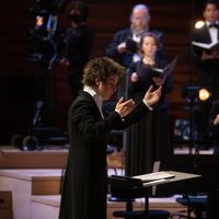 Martina Batič dirige le Choeur de Radio France lors du concert Chorus Line #1 le 19 septembre 2021
