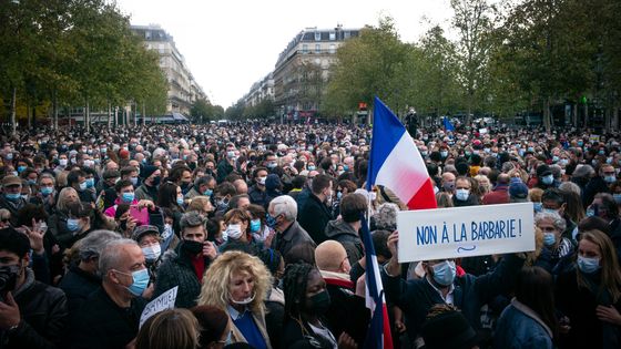 Rassemblement en hommage au professeur Samuel Paty le 18 octobre 2020 place de la République à Paris ©Getty - SOPA Images / Contributeur