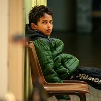 Abdelmadjid Guemri incarne Lyes Louffok à l'âge de 11 ans dans ce téléfilm remarquable.
