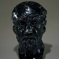 L'homme au nez cassé",1864, par Auguste Rodin. La matière initiale ayant été abîmée, au niveau du nez, le sculpteur a décidé de garder son oeuvre ainsi.