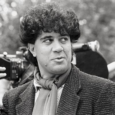 Pedro Almodovar pendant le tournage de "Matador" en 1985
