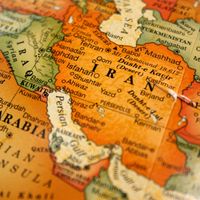L'Iran et l'Arabie Saoudite sont séparés par le Golfe Persique mais se font face sur de nombreux théâtres de la région, du Liban au Yémen en passant par l'Irak.