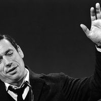 Yves Montand sur scène au John Golden Theatre en 1961