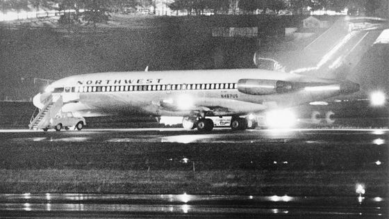 Le 727 de Northwest Airlines, détourné, s'immobilise le 24 novembre 1971, avant d'être ravitaillé en carburant et de poursuivre sa route vers Reno, Nevada ©Getty - Bettmann