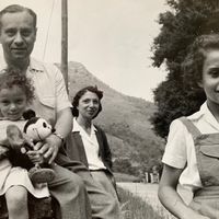 Famille Lipsztejn. Nicole sur les genoux de son père