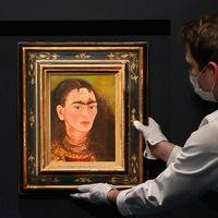 Installation du tableau "Diego y yo" ("Diego et moi") chez Sotheby's à New York avant la vente aux enchères de ce 16 novembre 2021.