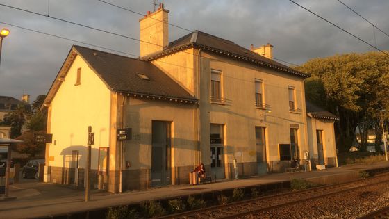 La gare d'Hennebont, dans le Morbihan - Association "Départ imminent pour l'Hôtel de la Gare"