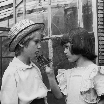 Frédéric Mestre et Paprika Bommenel, téléfilm "Les malheurs de Sophie" par Jean-Claude Brialy