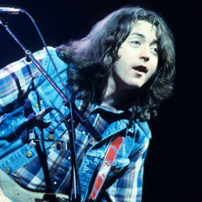 Le guitariste, chanteur, compositeur et producteur Rory Gallagher en 1970.
