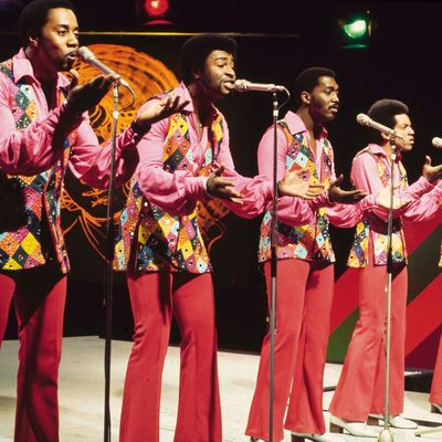 The Temptations dans l'émission télévisée Top of the Pops en 1972.
