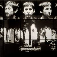 Gilbert & George, Cemetery Youth, 1980. Assemblage de 15 photographies ; épreuve papier noir et blanc sur panneau en bois.