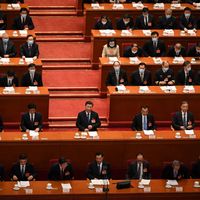 Xi Jinping, entouré d'autres leaders chinois, lors du Congrès national du peuple le 11 mars 2021.