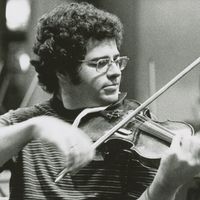 Le violoniste Itzhak Perlman pendant une séance d'enregistrement en 1970