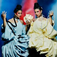 Ibeyi, groupe composé de Lisa-Kaindé et Naomi Diaz.