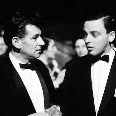26 septembre 1957 : Leonard Bernstein & Stephen Sondheim, lors de la soirée d'ouverture de West Side Story