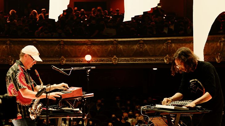 Legowelt & Etienne Jaumet jouent Manu Dibango dans la collection Variations