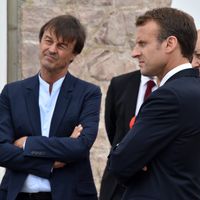 Emmanuel Macron et Nicolas Hulot, alors ministre de la transition écologique, en juin 2018 lors d'un déplacement dans les Côtes d'Armor
