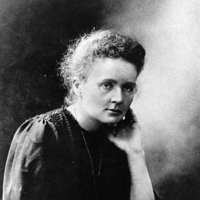 Marie Curie (1867 - 1934) polonaise, physicienne et chimiste, et Prix Nobel de physique (1903)