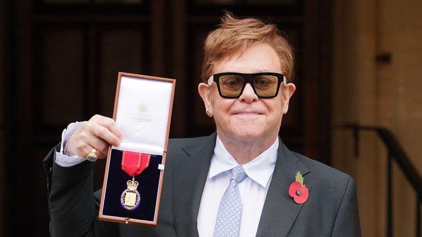 Elton John était décoré au château de Windsor en novembre 2021 pour services rendus à la musique.
