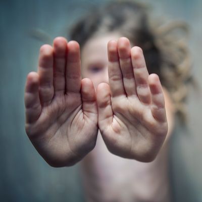 Stop, enfant maltraité !