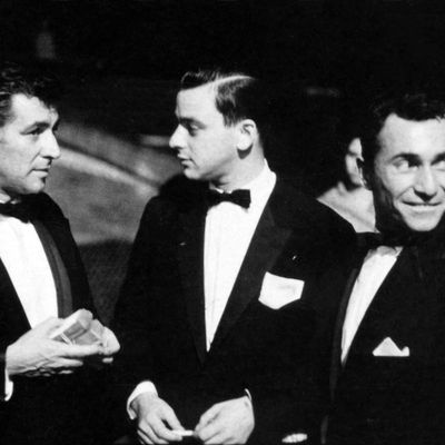 Leonard Bernstein, Stephen Sondheim, Arthur Laurents lors de la première de "West Side Story" (26 septembre 1957)