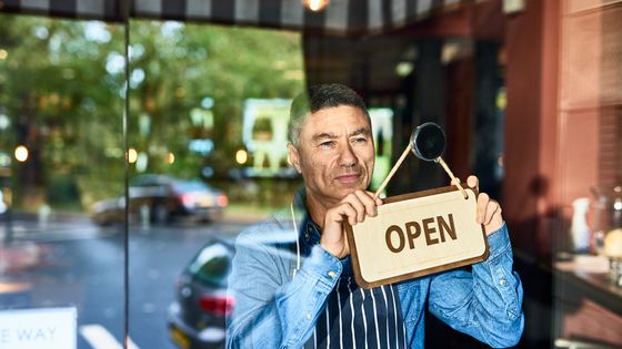 Un petit propriétaire de restaurant ouvrant à nouveau son restaurant ©Getty - 10'000 Hours
