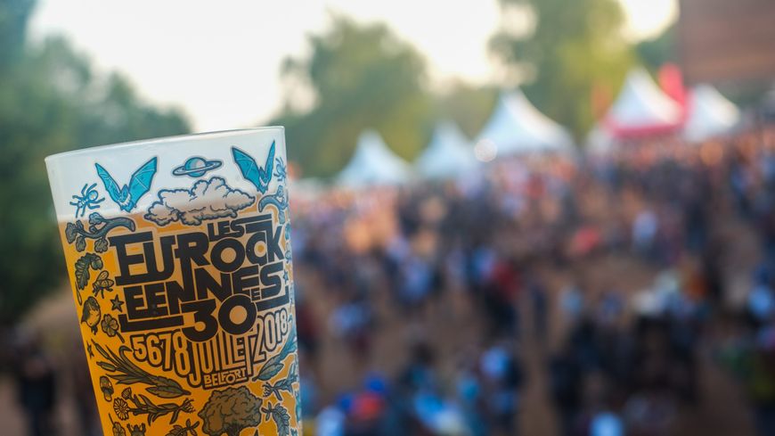 De nombreux festivals ont mis en place les gobelets réutilisables pour limiter les déchets, comme ici aux Eurockéennes de Belfort, le 7 juillet 2018