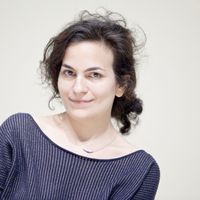 Portrait de la romancière, traductrice, et autrice Jakuta Alikavazovic.