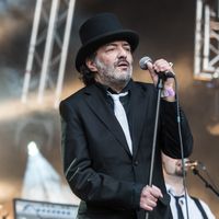 Le chanteur Rachid Taha en concert le 12 juillet 2013 à Paris, France.