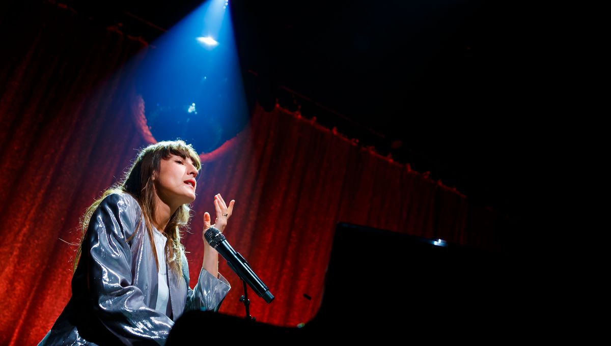 La Chanteuse Juliette Armanet Sur La Scene Du Festival Les 3 Elephants A Laval Le Mai