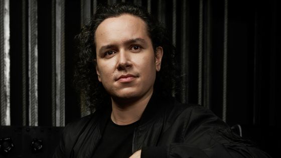 Avec "Eclat", Jérémy Labelle poursuit son interprétation très personnelle du Maloya de La Réunion. - Gérard Lafague