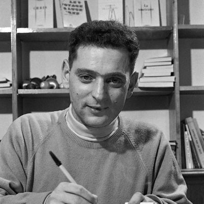 Georges Perec dédicace son roman "Les Choses ", pour lequel il a reçu le Prix Renaudot, le 22/11/1965