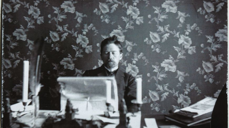 Anton Tchekhov à son bureau en 1895